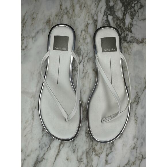 DOLCE VITA Women’s Size 6 White Leather Silver Casual Flip Flop Thong Sandals - Picture 1 of 5